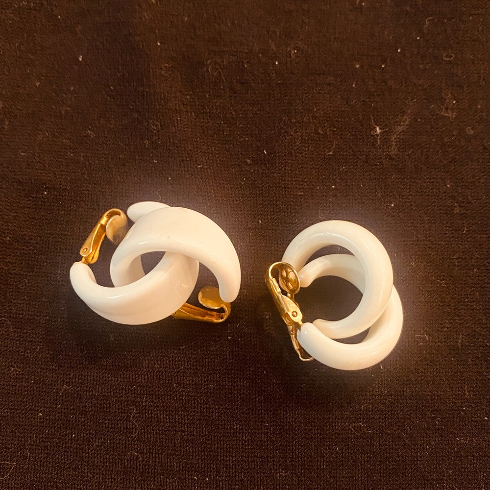 Vintage Elegant White and Gold tone Hoop 2 pairs of Earrings